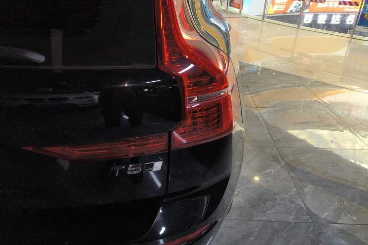 Used Volvo XC60 2019 T5 4x4 Smart Edition China VI Standard