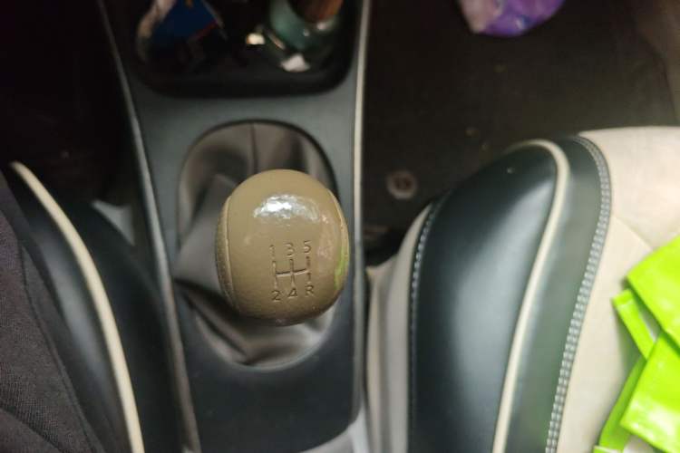 Used Nissan Sunny 2014 1.5XL Manual Deluxe Edition Gear Lever