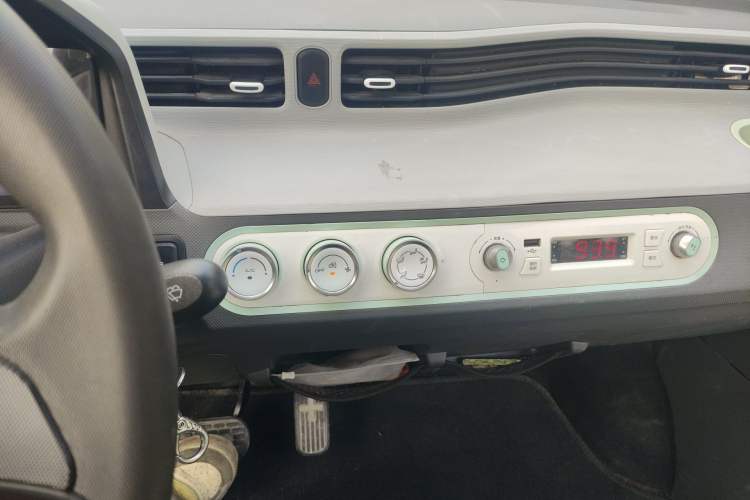 Used Wuling Hongguang MINIEV 2021 Macaron Fashion Model Lithium Iron Phosphate Audio And AC Panel