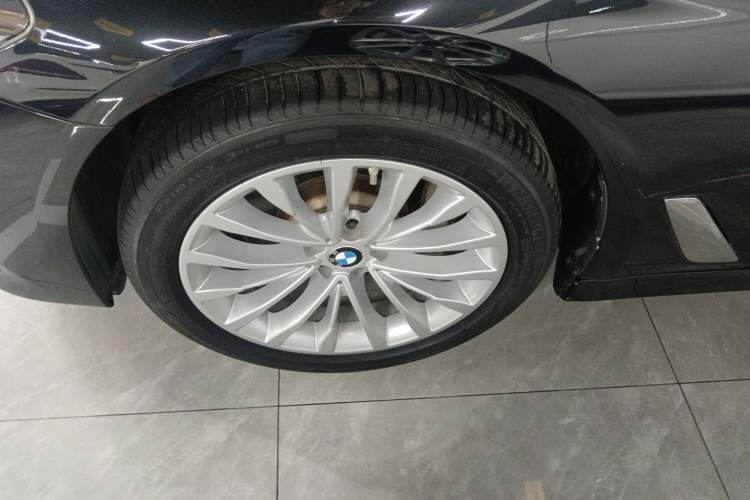 Used BMW 5 Series 2019 Updated 530Li xDrive Luxury Package Exterior 4