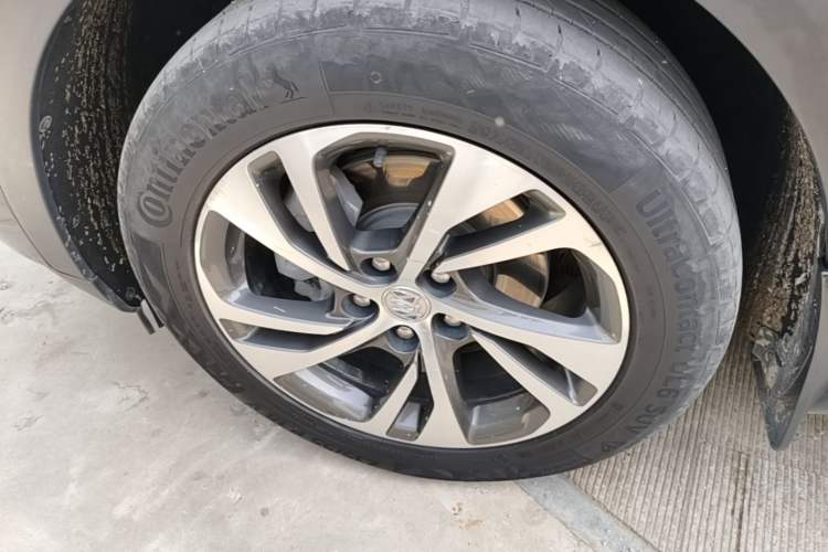 Used Buick Envision 2022 Encore S 552T Two-Wheel-Drive Luxury Model Left Front Wheel Hub