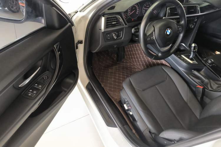 Used BMW 3 Series 2016 320Li Ambition Model
