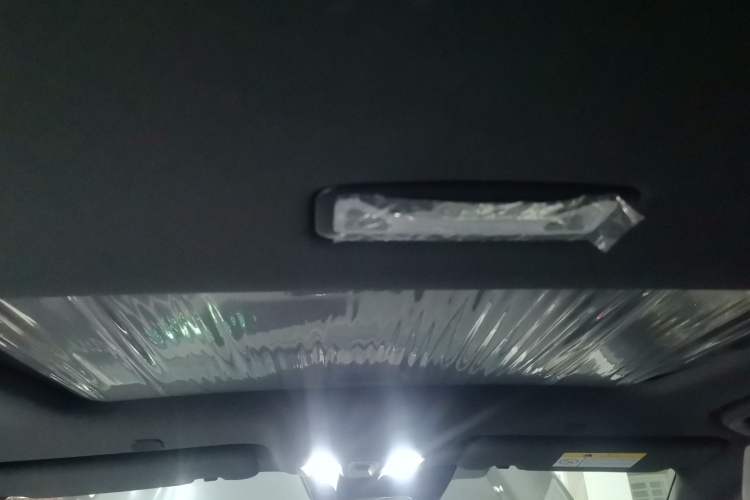 Used Changan UNI-V iDD 2024 Blue Whale Smart Electric iDD 136km ZhiKu Model
