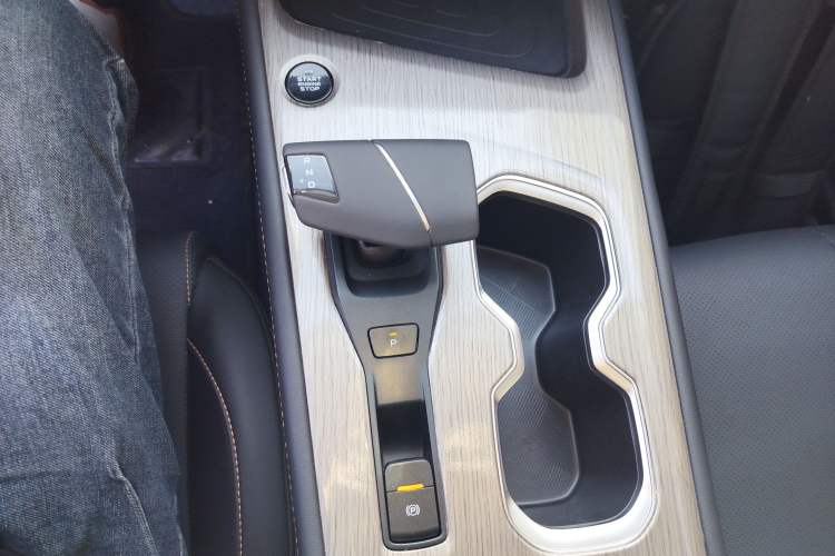 Used CHANGAN X7 PLUS 2024 1.5T Automatic Luxury Edition 5 Seats Gear Lever