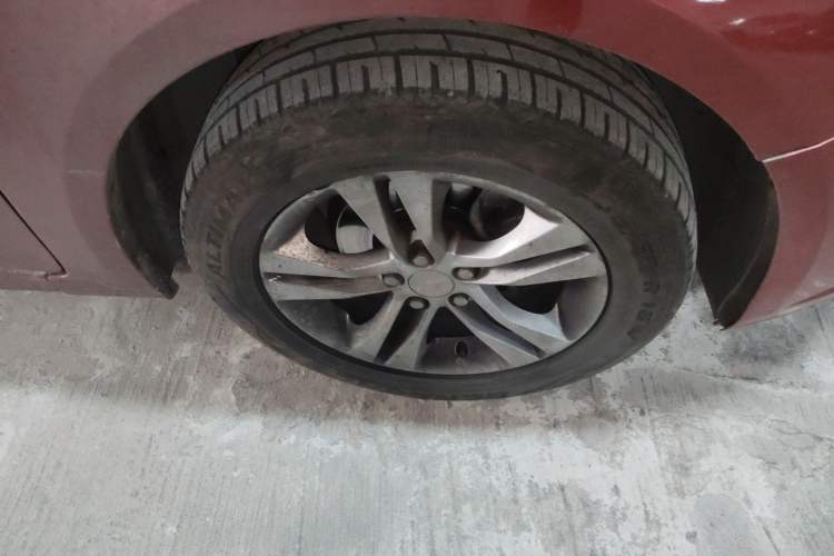 Used Chevrolet Cruze 2013 Hatchback 1.6L Manual Luxury Model Right Front Wheel Hub