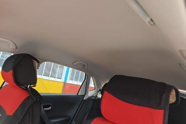 Used Volkswagen Polo 2013 1.6L Manual Comfort Edition
