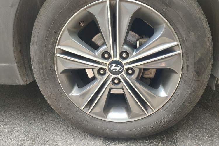 Used Hyundai ix25 2015 1.6L Automatic Two-Wheel Drive Smart GLS Trim Right Front Wheel Hub