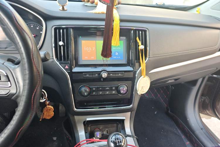 Used Roewe RX5 2016 Revised Version 20T Two-Wheel Drive Manual Transmission Luxury Edition
