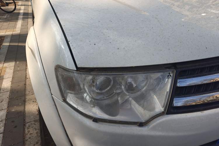Used Mitsubishi Pajero Sport 2013 3.0L Automatic 4x4 Executive Edition Right Front Headlight
