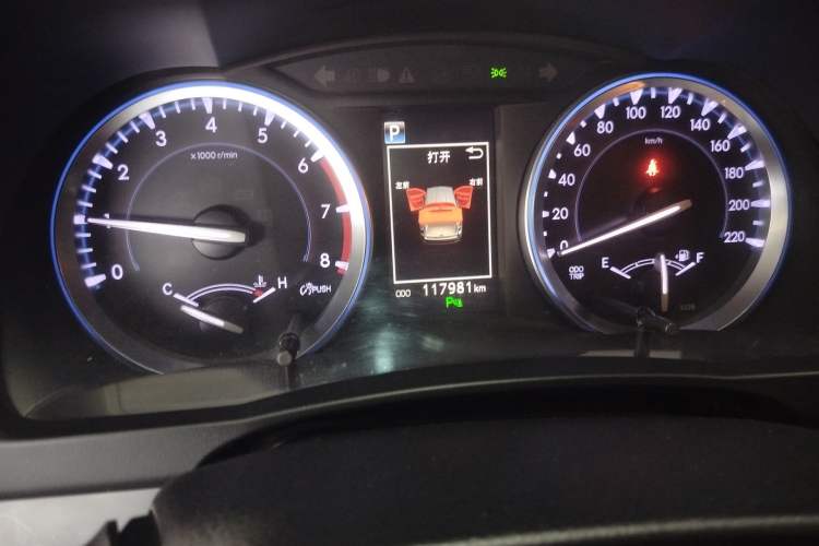 Used Toyota Highlander 2018 2.0T Four-Wheel Drive Luxury Version 7 Seats China VI Standard Odometer Close Up