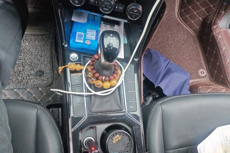 Used Volkswagen Passat 2019 330TSI Luxury Edition China VI Standard Gear Lever