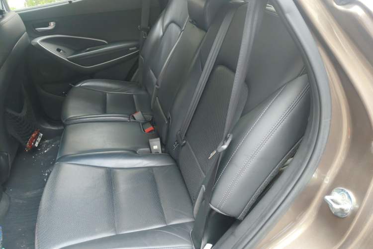 Used Hyundai Santa Fe 2015 2.0T Automatic Two-Wheel Drive Smart Version 5 Seats