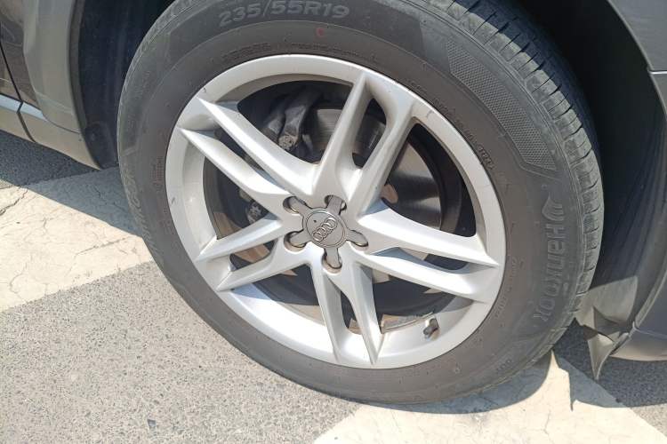 Used Audi Q5 2017 Plus 40 TFSI Technology Model Right Front Wheel Hub