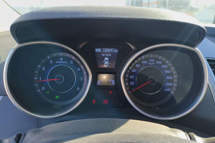 Used Hyundai Elantra (5th Generation / Langdong) 2015 1.6L Manual Leading Model
