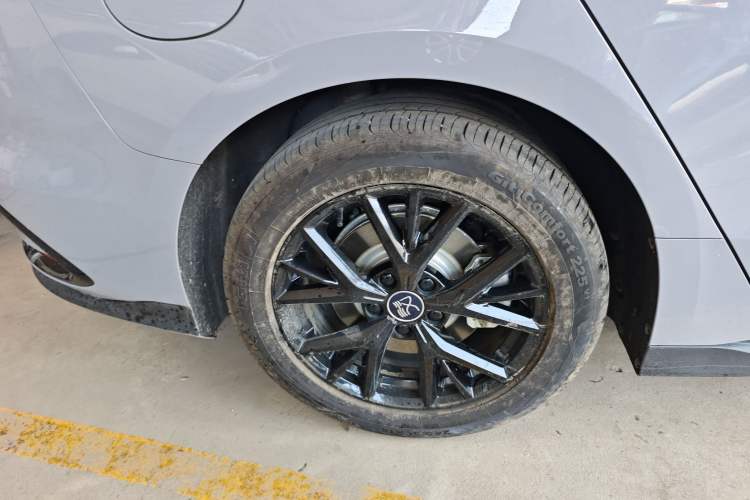 Used BYD Han 2025 DM-i Smart Drive 125KM Elite Model Right Rear Wheel Hub