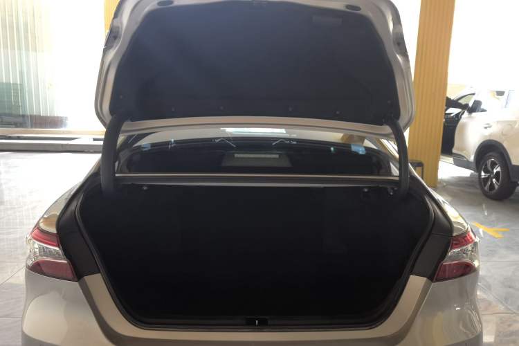 Used Toyota Camry 2019 Revised Version 2.0G Luxury Edition Trunk