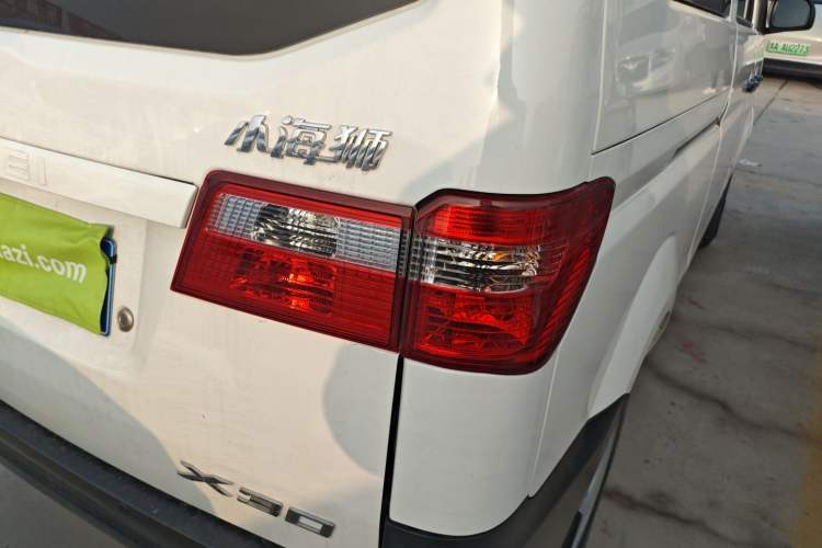 Used Jinbei Hiace X30 2023 1.5L Super-Comfortable Passenger Van 5/6/7-Seater Non-Air-Conditioned Version Model SWC15M