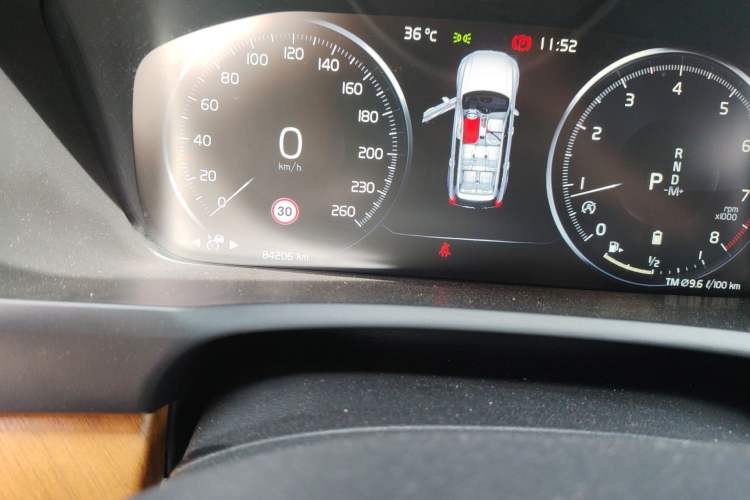 Used Volvo XC90 2022 B6 Zhiya Luxury 7-Seater Odometer Close Up