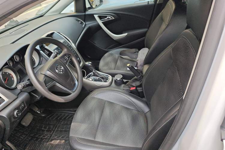 Used Buick GT 2012 XT 1.6L Automatic Fashion Edition Left Front Seat