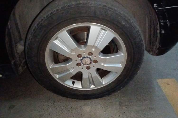 Used Mercedes-Benz M-Class  Right Front Wheel Hub