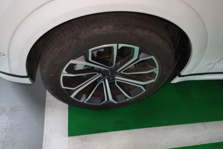 Used Lynk & Co 09 2024 2.0T Four-Wheel Drive Sport Edition Five Seats Exterior 4