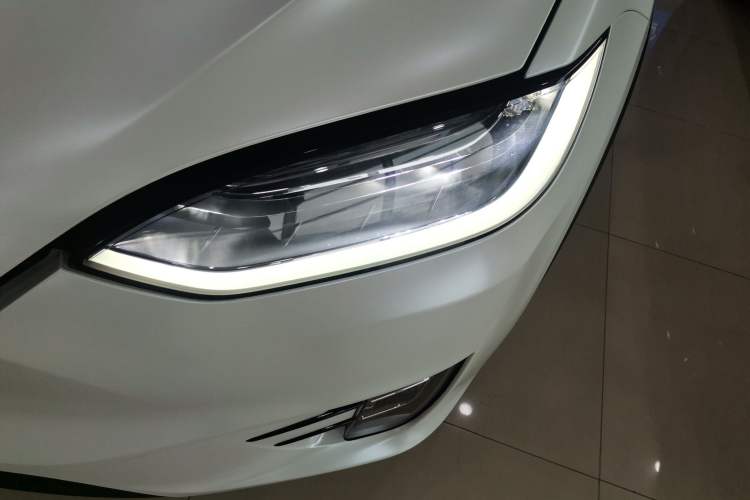 Used Tesla Model X 2019 Long-Range Version
