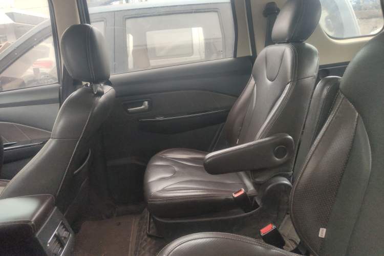 Used Dongfeng Fengon 370 2018 S370 1.5L CVT Luxury 7-Seater Left Rear Seat