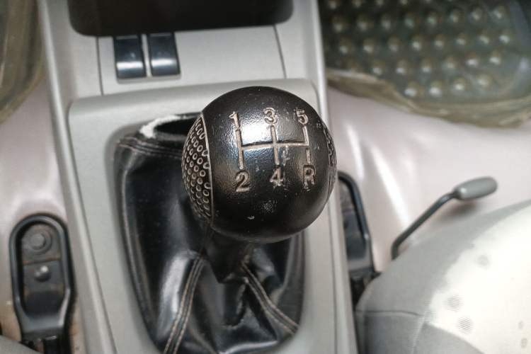Used Chevrolet Sail 2010 Sedan 1.2L Manual Fashion Edition Gear Lever