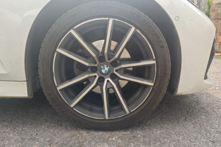 Used BMW 3 Series 2021 Restyled 325Li xDrive M Sport Package Right Front Wheel Hub