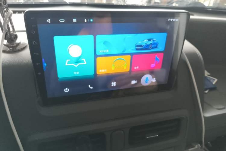 Used Wuling Yangguang 2024 300km Comfort-Grade Passenger Van 60kW
