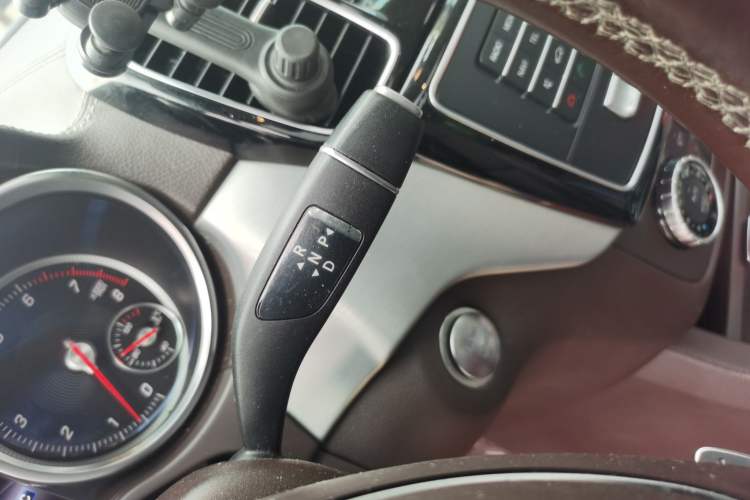 Used Mercedes-Benz GLS 2018 Facelift GLS 320 4MATIC Gear Lever