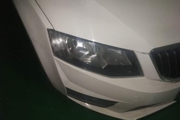 Used Skoda Octavia 2016 1.6L Automatic Smart Drive Edition Exterior 6