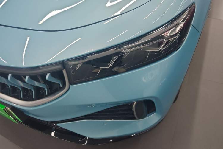 Used VOYAH FREE 2021 Four-Wheel Drive Standard Range-Extended Exclusive Luxury Package