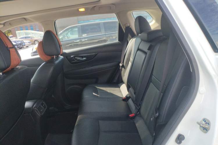 Used Nissan X-Trail 2017 2.5L CVT Luxury Edition 4WD Interior 4