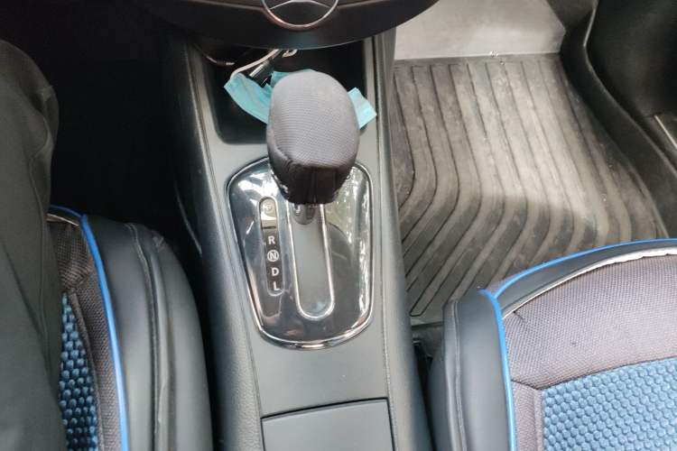 Used Nissan Tiida 2011 1.6L CVT Smart Version Gear Lever