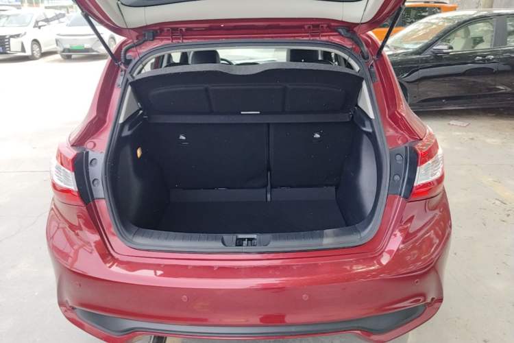 Used Nissan Tiida 2019 1.6L CVT Smart Drive Version China VI Standard Trunk