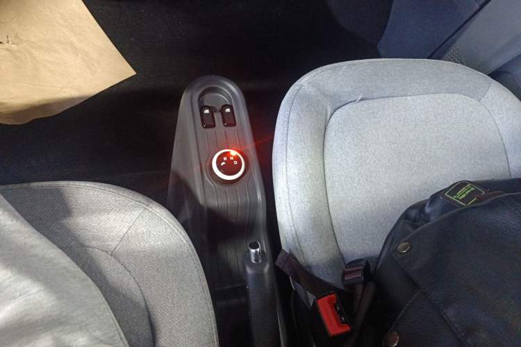 Used Wuling Hongguang MINIEV 2021 Macaron Premium Model – Lithium-NMC Gear Lever