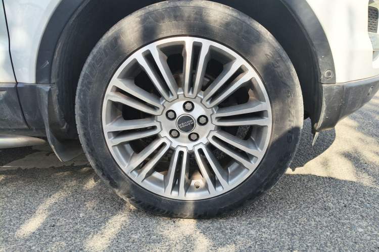 Used Land Rover Range Evoque 2012 2.0T 3-Door YAOZHI Edition Right Front Wheel Hub