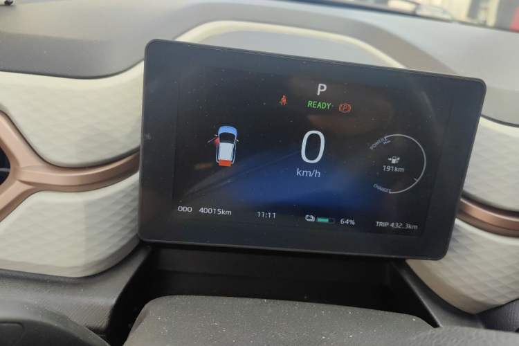 Used SOL E10X 2021 302 km Range Luxury Version 30.2 kWh