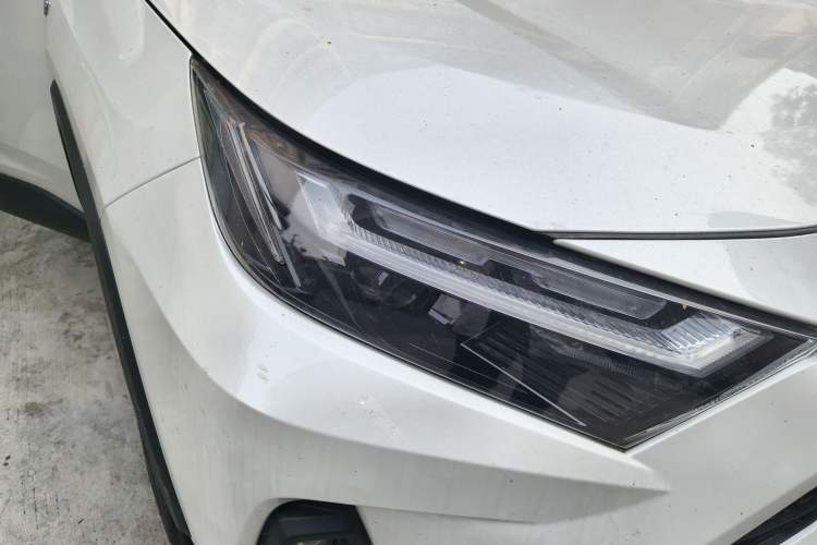 Used Toyota RAV4 2024 Dual-Motor 2.5L E-CVT Two-Wheel Drive Elite Plus Edition Right Front Headlight