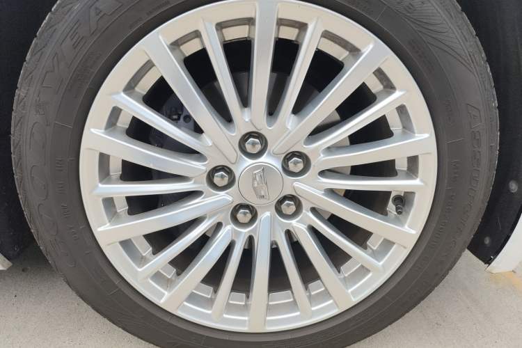 Used Cadillac CT6 2019 28T Fashion Edition Right Front Wheel Hub