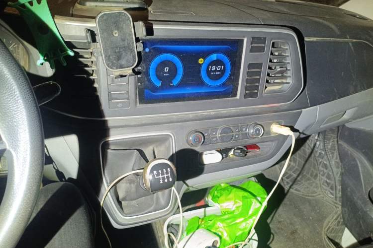 Used SAIC MAXUS Xintu V80 2021 2.0T Manual Classic Aoyuntong 127 PS Mid-axle Mid-roof 6/7/8/9-Seater
