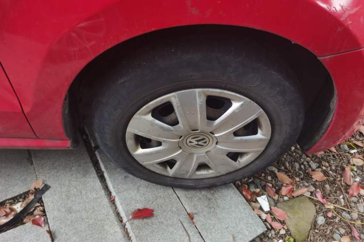 Used Volkswagen Polo 2013 1.4L Manual Fashion Edition Right Front Wheel Hub