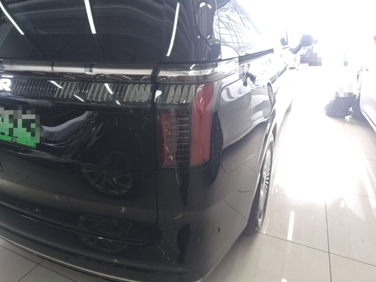 Zeekr 009 2024 7-Seater Walk-Through Version Four-Wheel Drive 108 kWh — снимка 9