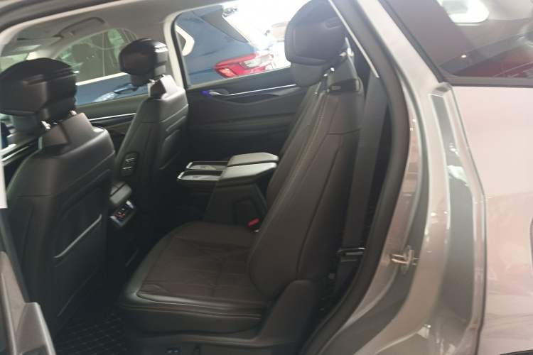 Used Ford Edge 2025 Ford Explorer L 2.0T EcoBoost E-Hybrid Four-Wheel-Drive 7-Seater Supreme Model