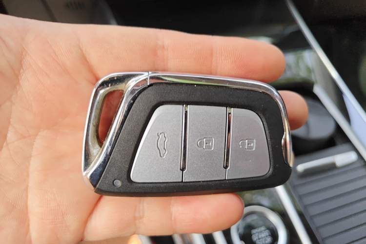 Used SOL X8 2021 300T DCT Panoramic Luxury Edition 6 Seats Vehicle Key