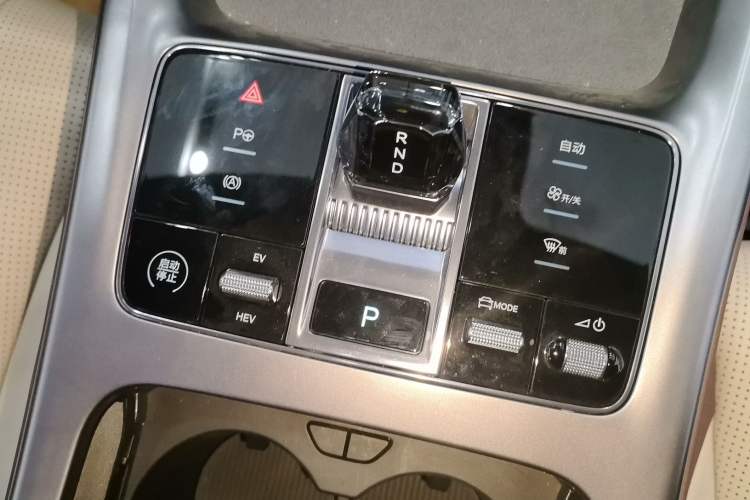 Used BYD Seal 07 DM-i 2025 Intelligent Driving Version DM-i 1.5L 125 km Prestige Edition Gear Lever