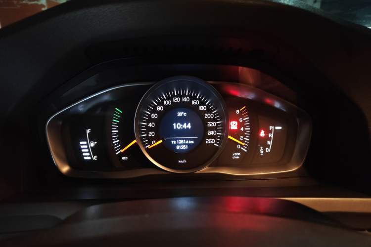 Used Volvo S60 2015 S60L 2.0T Zhiyuan Edition
