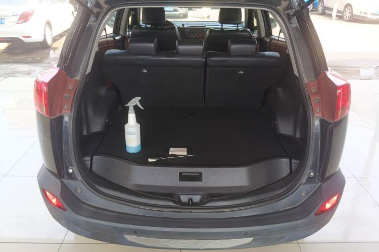 Used Toyota RAV4 2013 2.5L Automatic 4x4 Elite Edition Trunk