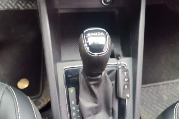 Used Skoda Kamiq 2021 1.5L Automatic Standard Edition Gear Lever